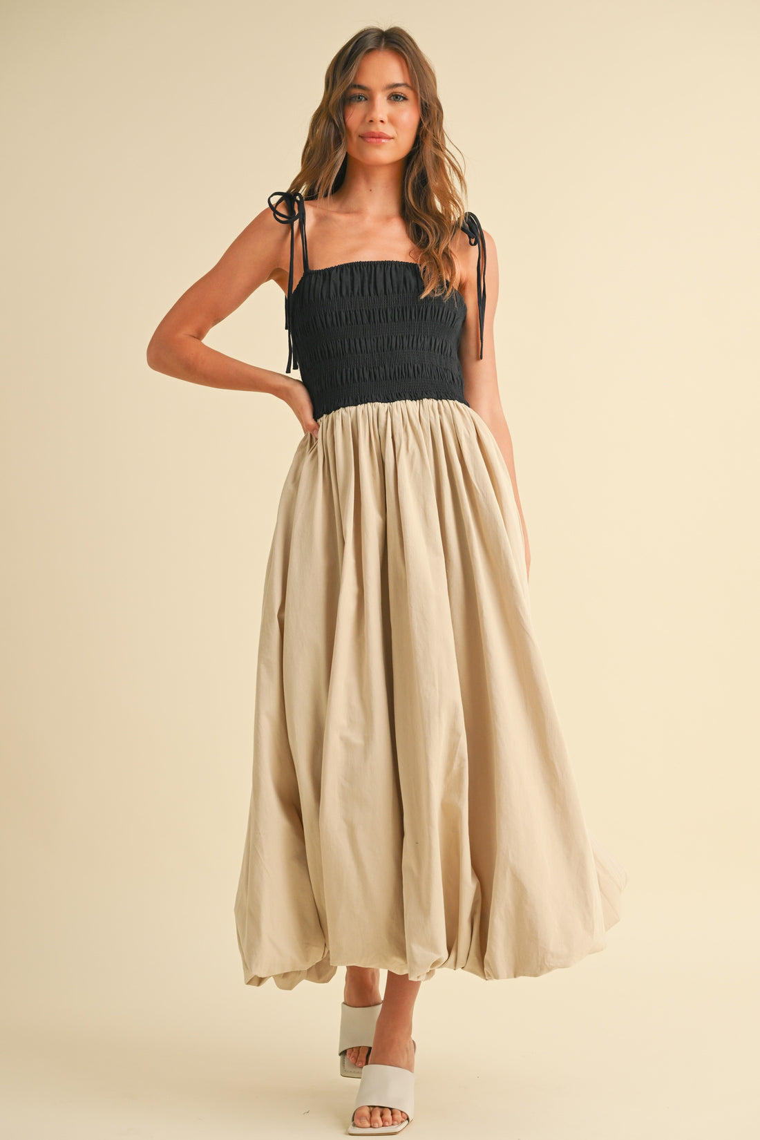 Elegant Two-Tone Balloon Maxi Dress