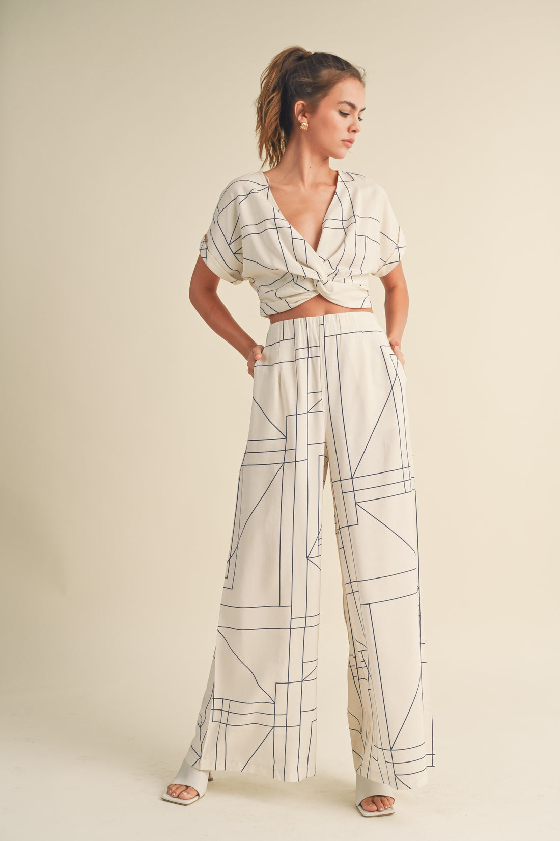 Grid Pattern Wide Leg Pants