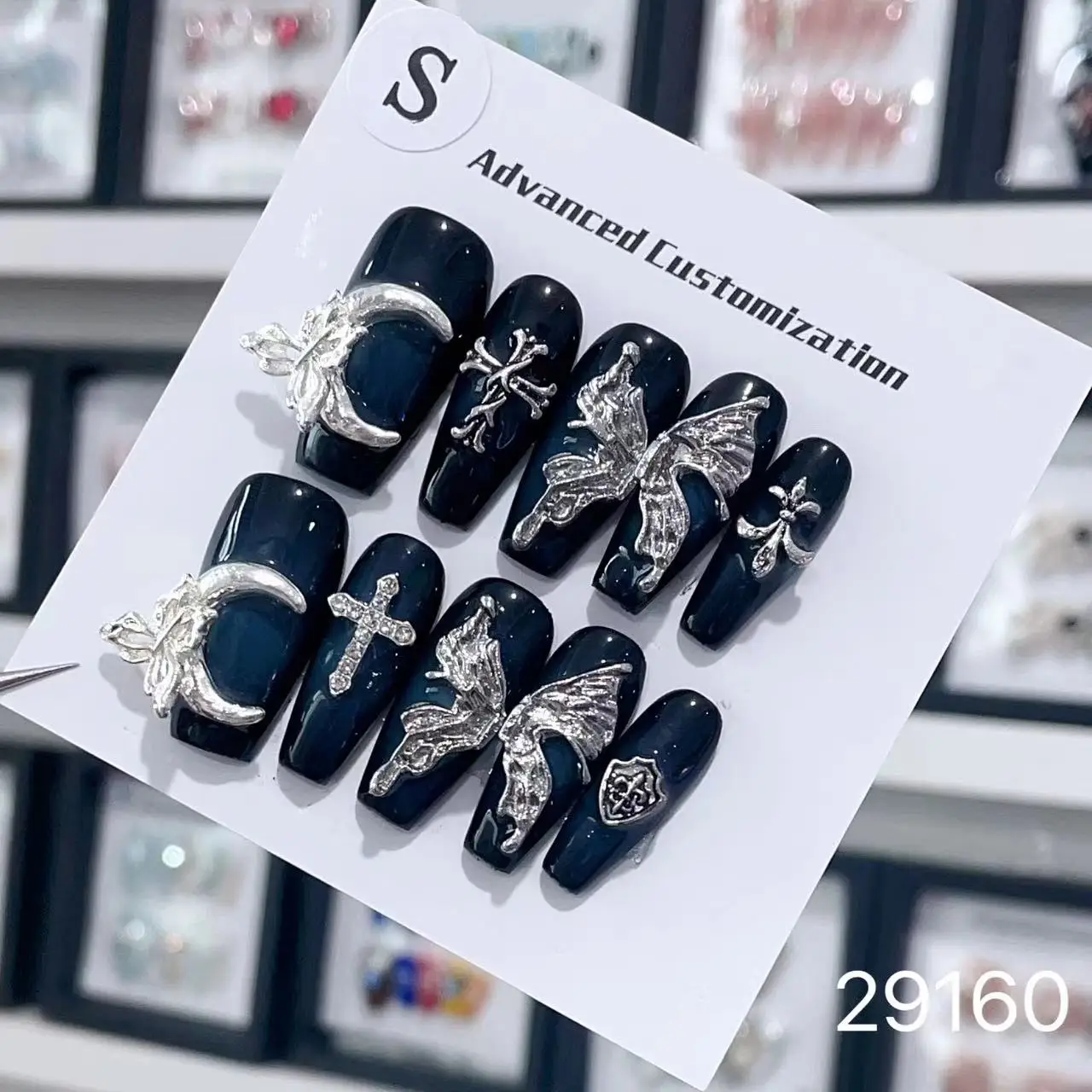 Nail design, elegant and stylish, suitable for all occasions